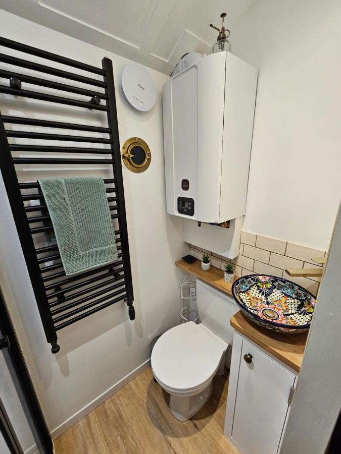 Hotel Gatwick Hideaway Hut Charlwood Esterno foto